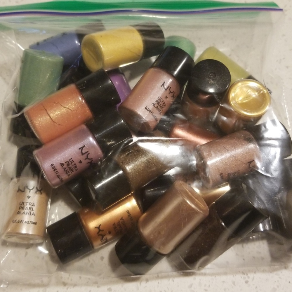 Makeup - Picture 5 of 5